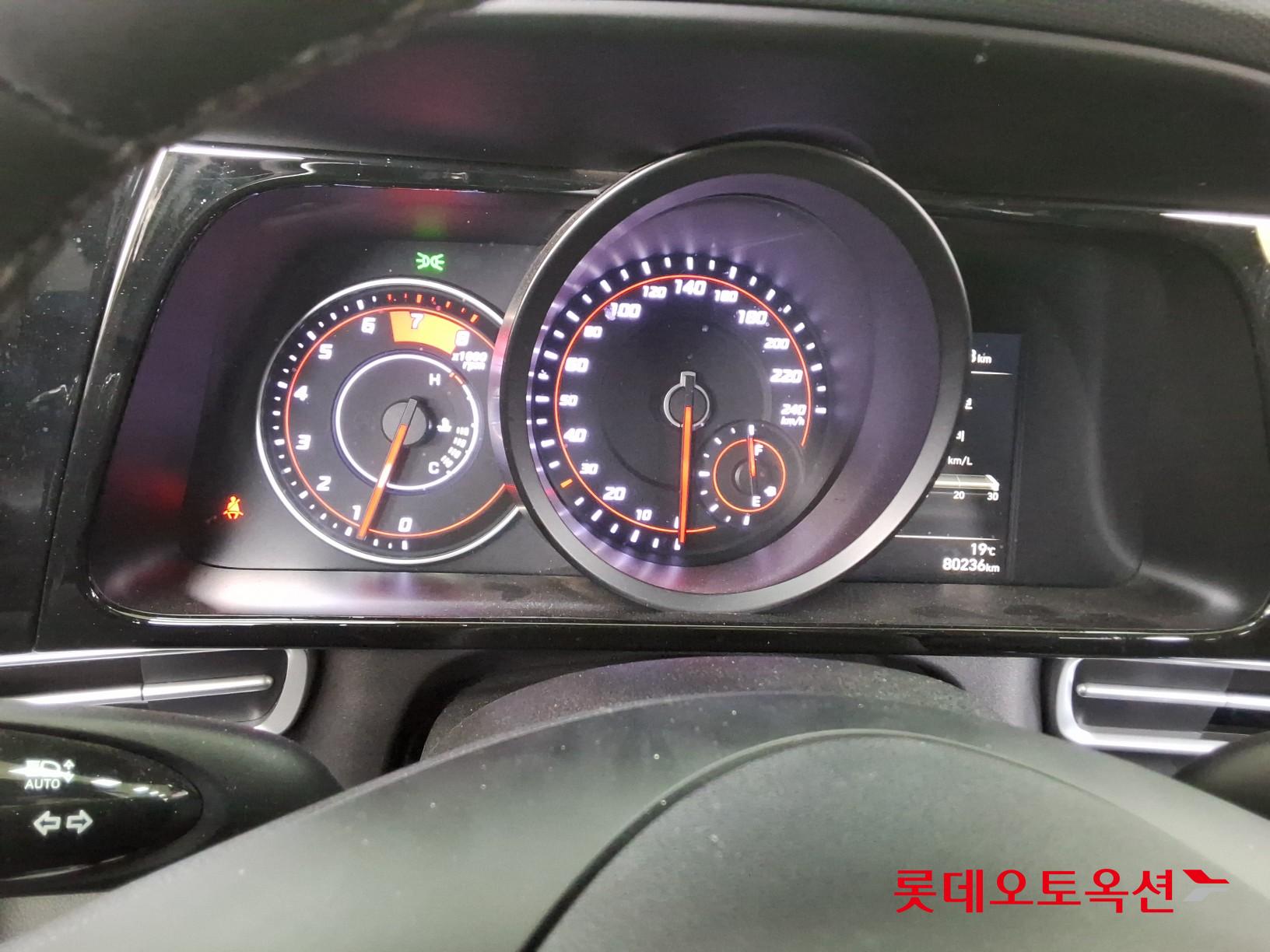 Hyundai Elantra - 35
