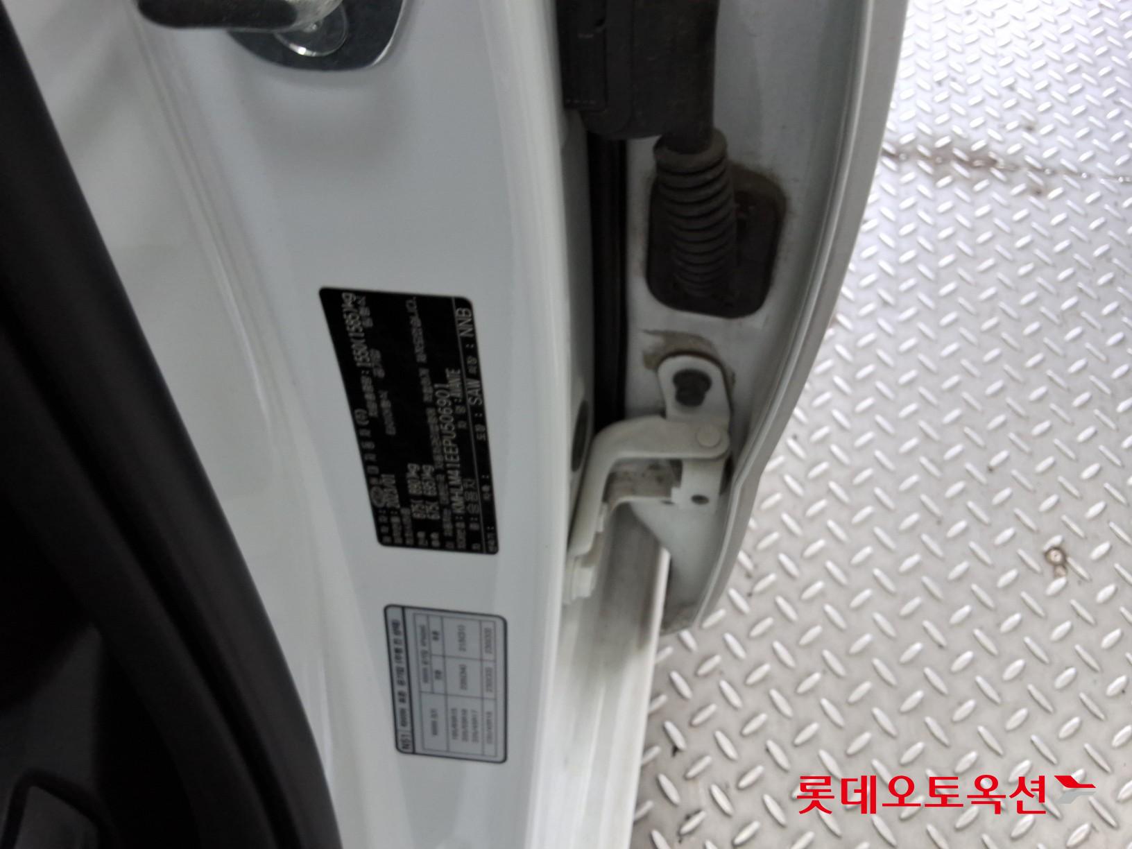 Hyundai Elantra - 36