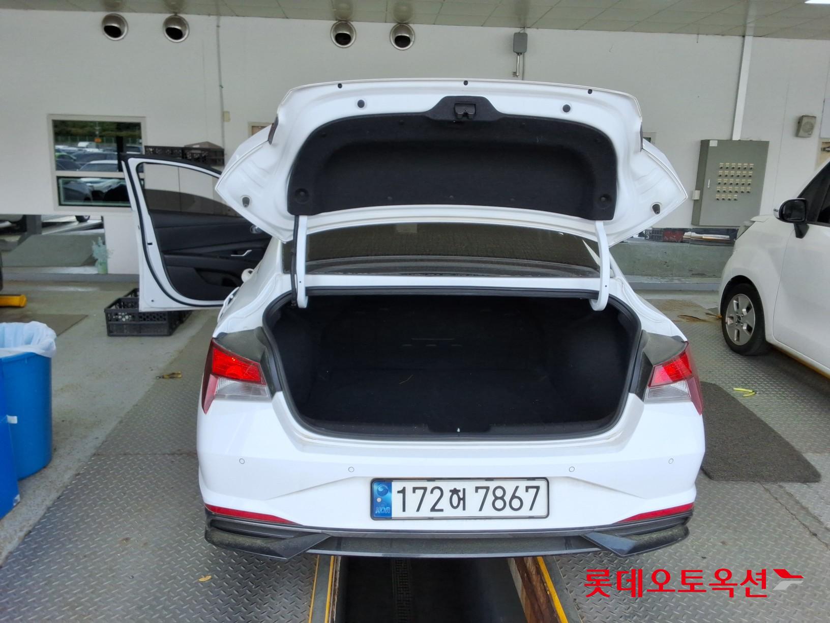 Hyundai Elantra - 9