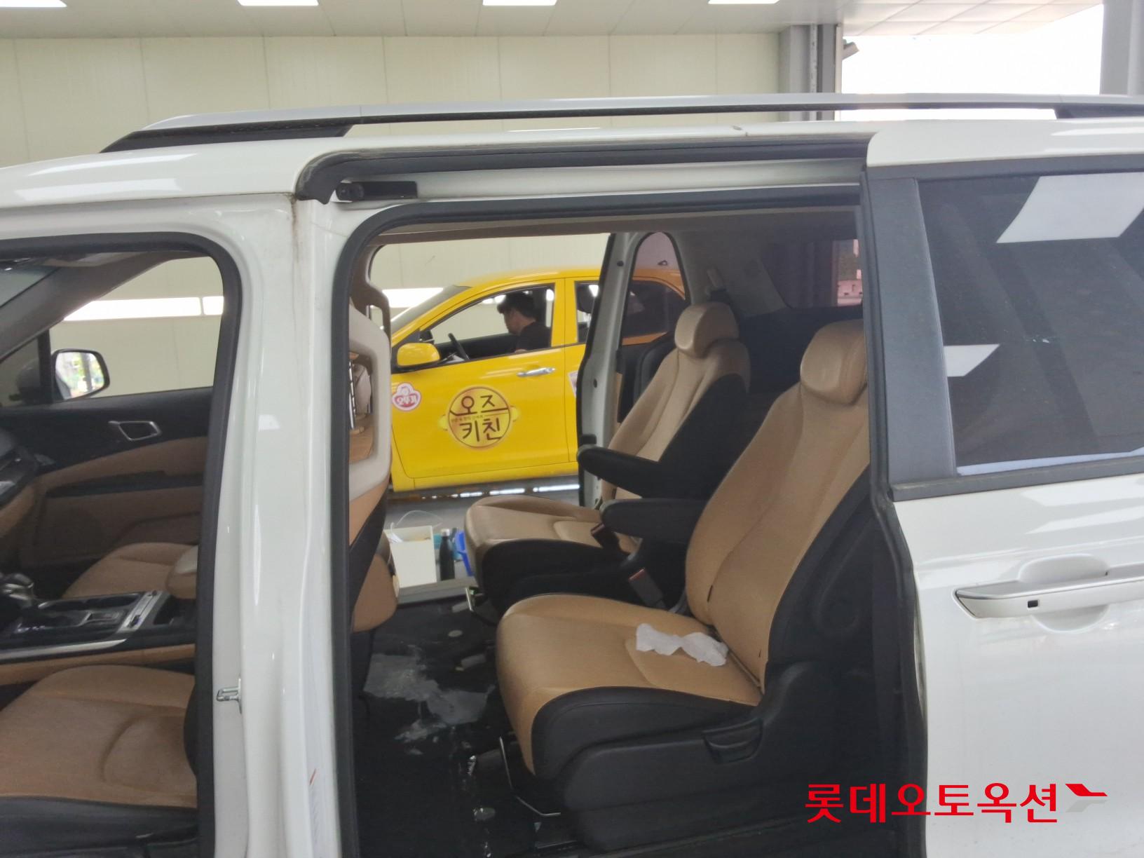 Kia Carnival 2022 - Image 38