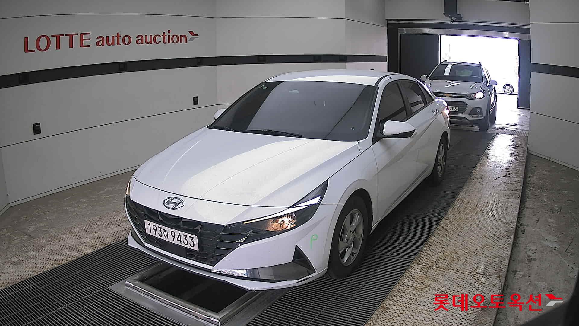 Hyundai Elantra 2023 - Image 10