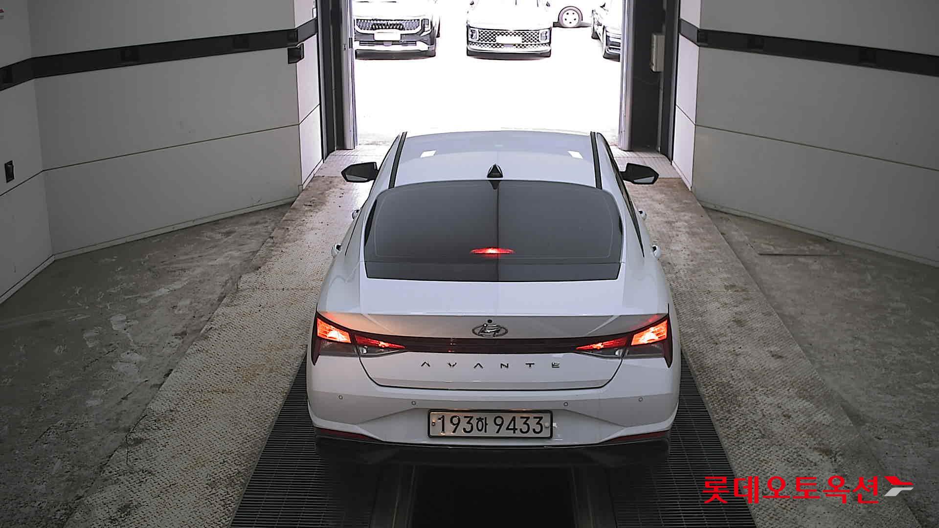 Hyundai Elantra 2023 - Image 17