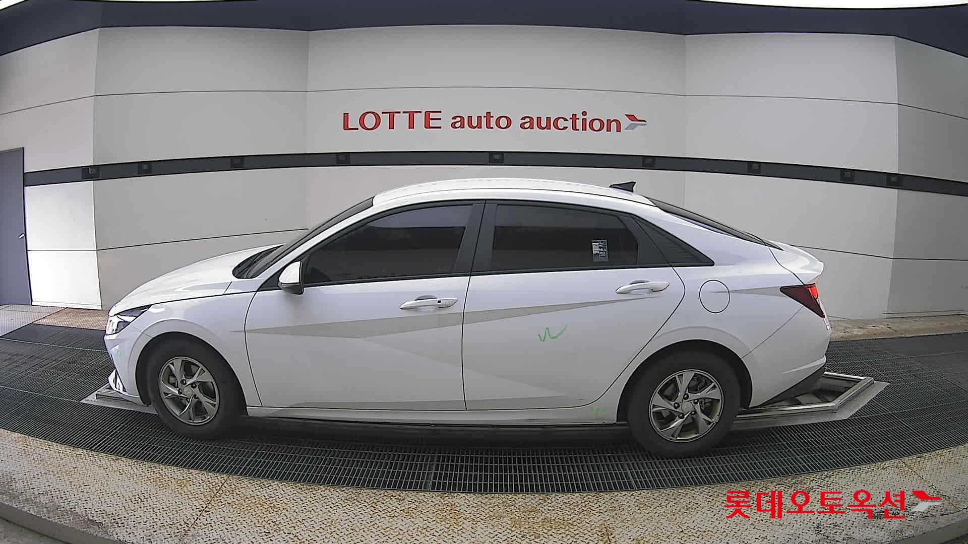 Hyundai Elantra 2023 - Image 13