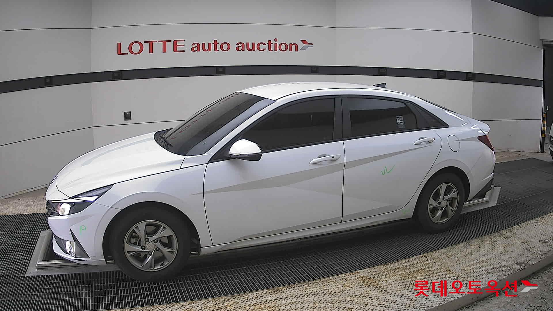 Hyundai Elantra 2023 - Image 12