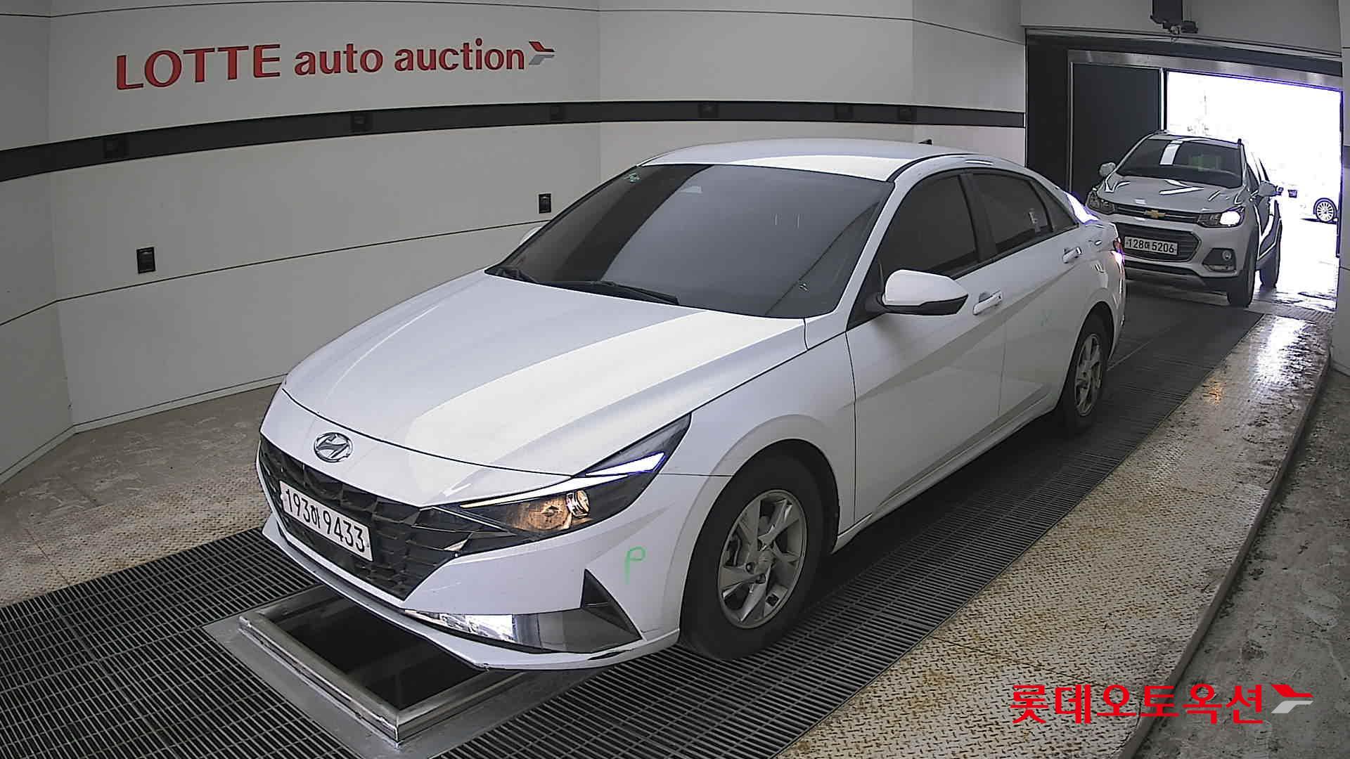 Hyundai Elantra 2023 - Image 3