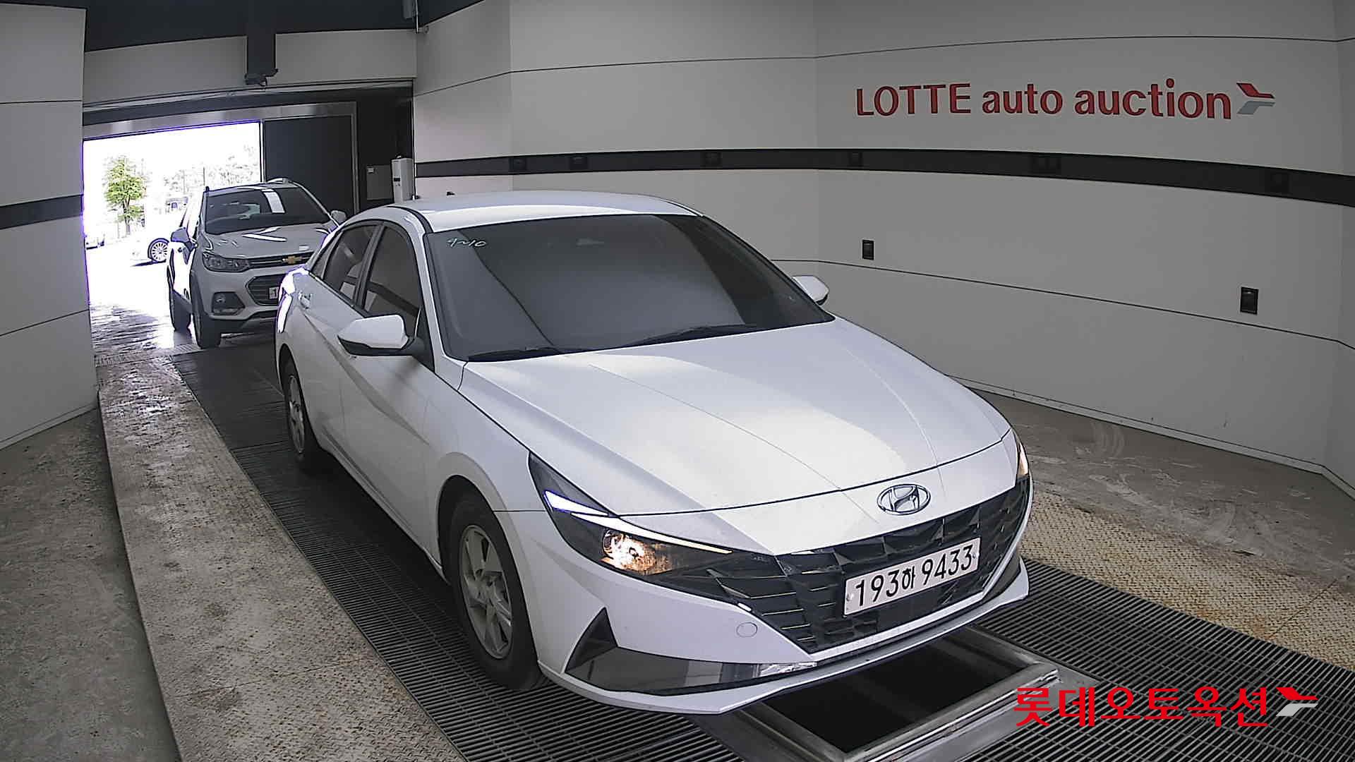 Hyundai Elantra 2023 - Image 24