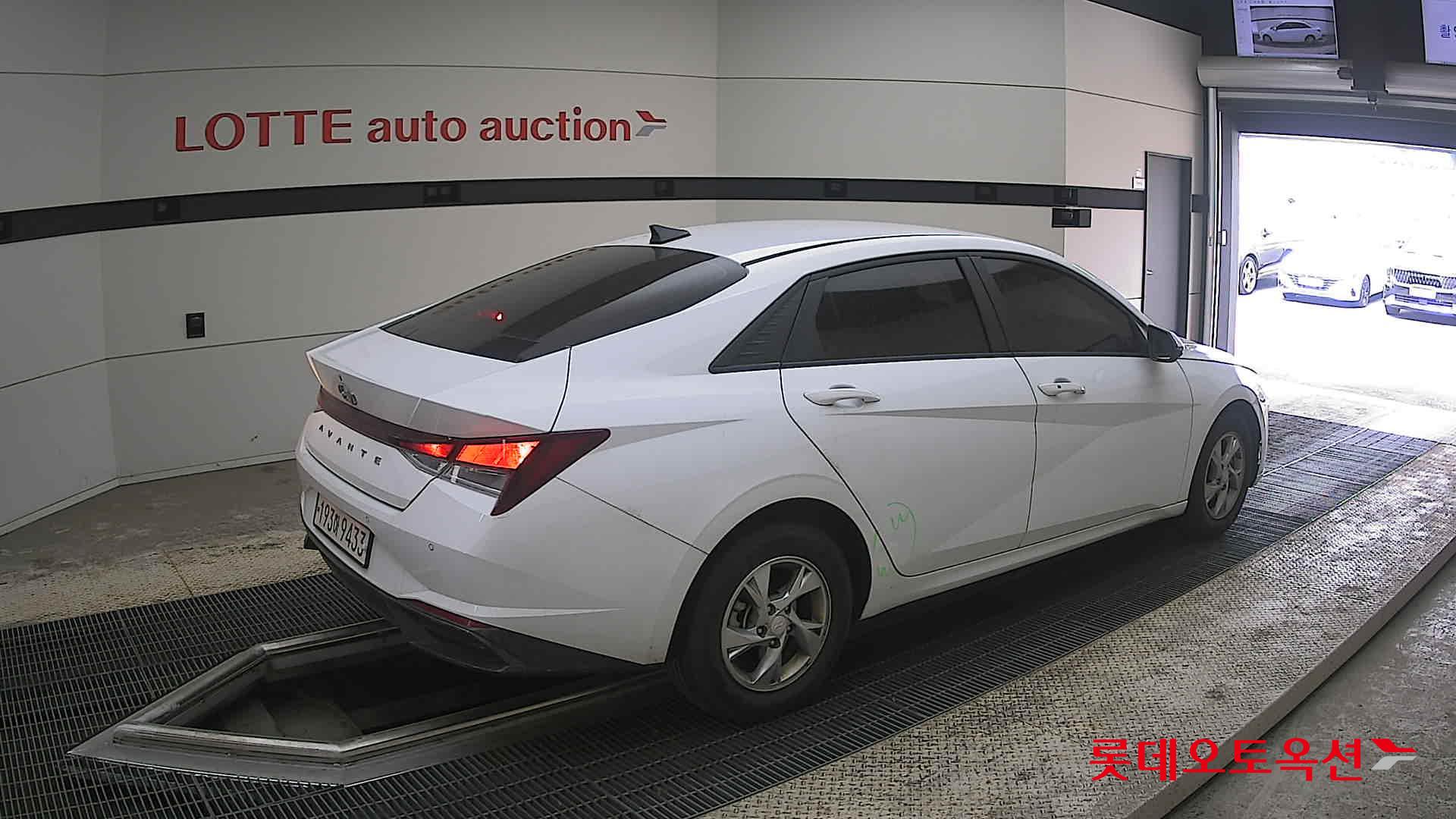 Hyundai Elantra 2023 - Image 19