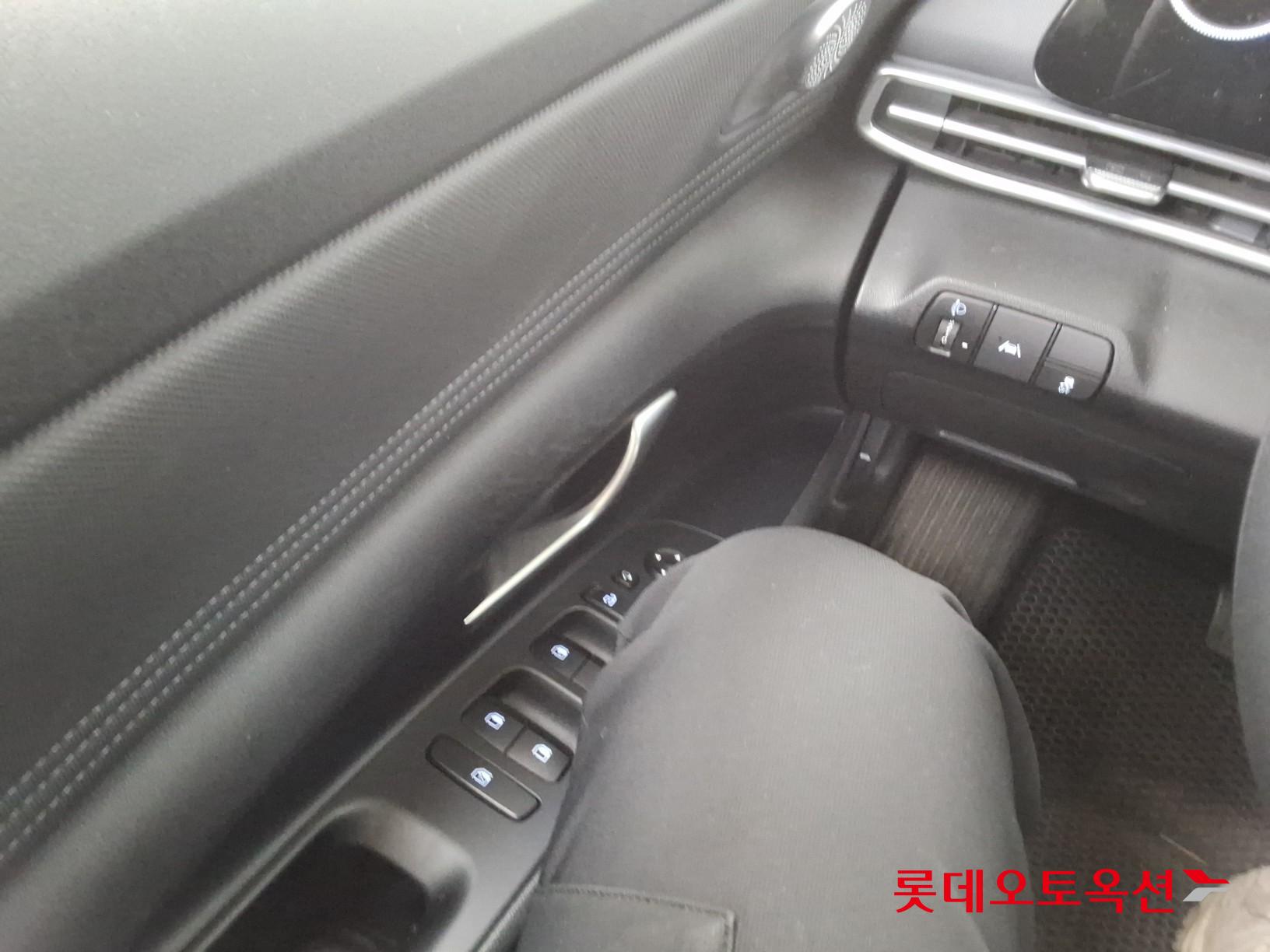 Hyundai Elantra 2023 - Image 29