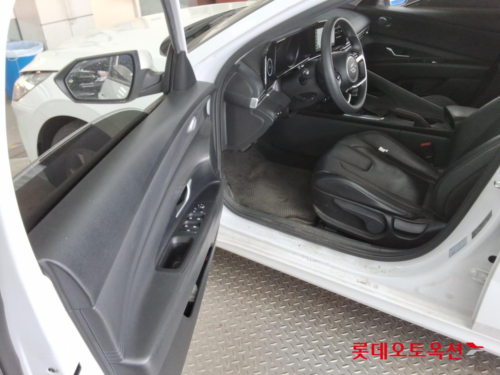 Hyundai Elantra 2023 - Image 37