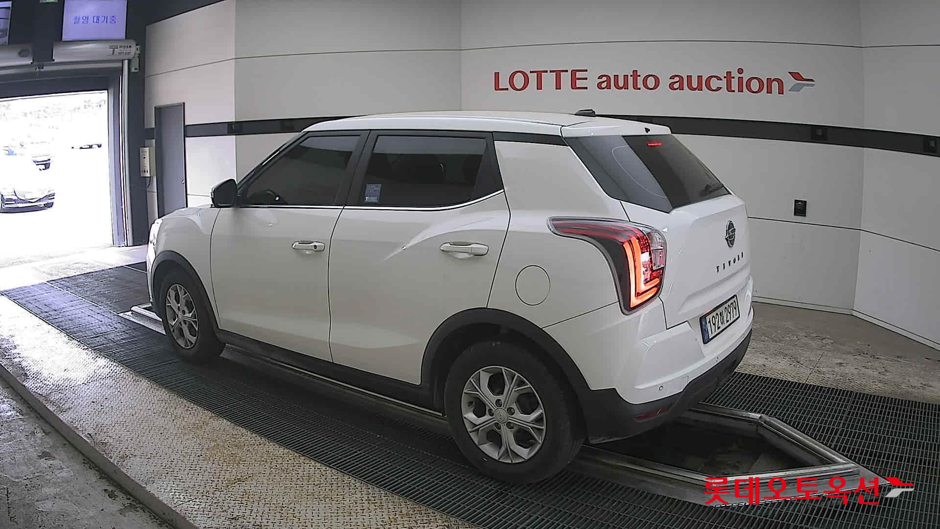 KG Mobility Tivoli - 15
