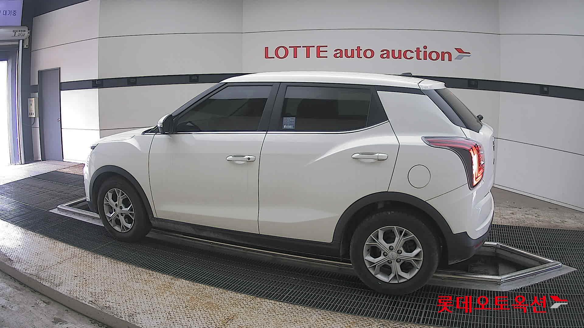 KG Mobility Tivoli - 14