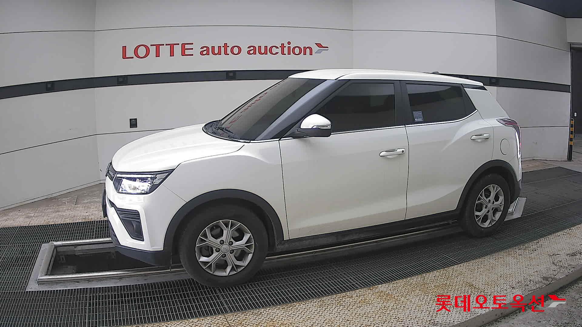 KG Mobility Tivoli - 12