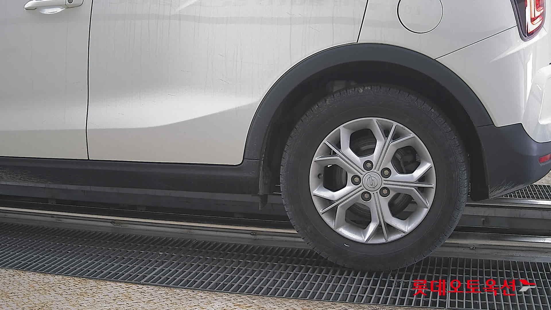 KG Mobility Tivoli - 26