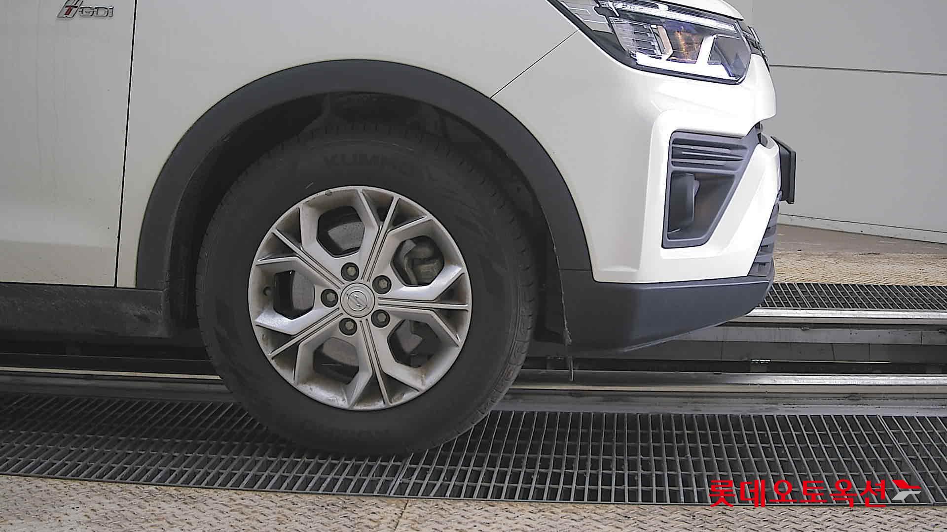 KG Mobility Tivoli - 27