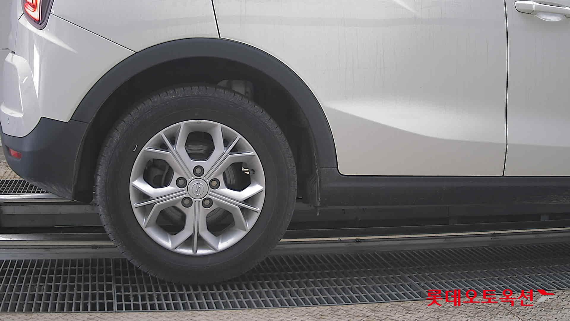 KG Mobility Tivoli - 28