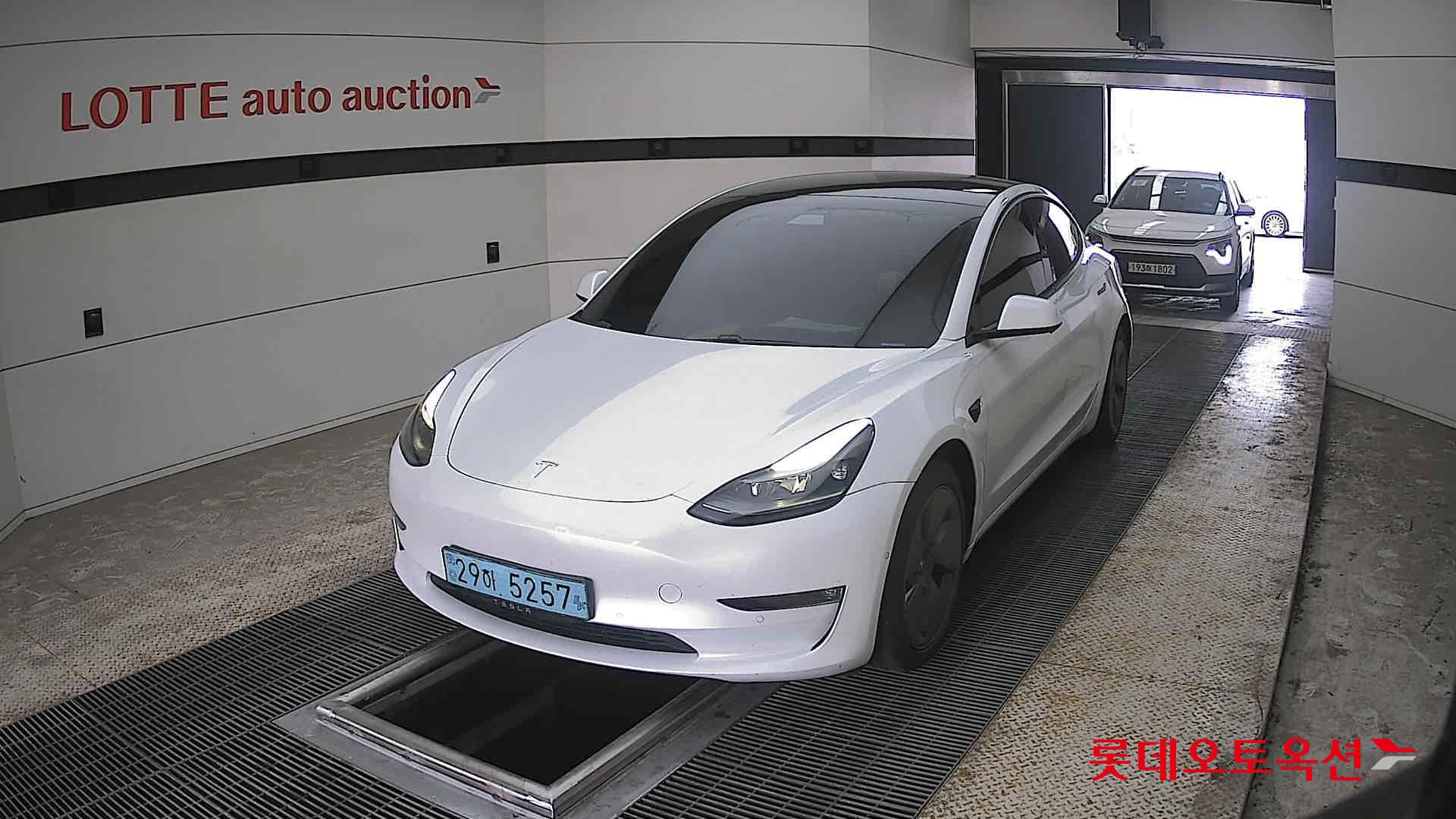 TESLA Model 3 - 10