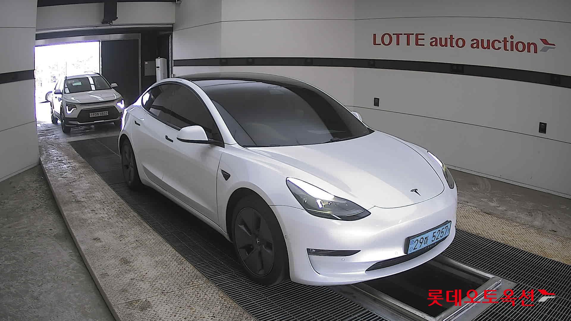 TESLA Model 3 - 6