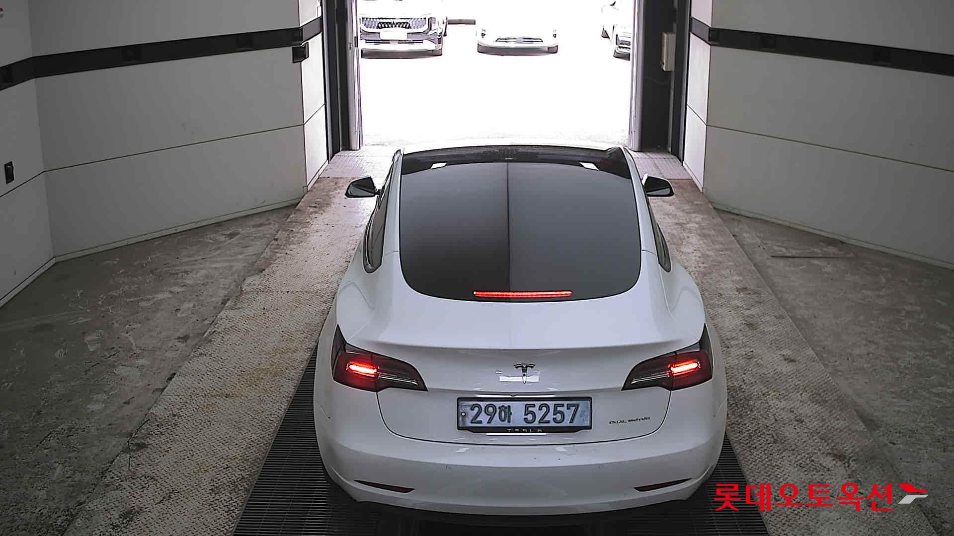 TESLA Model 3 - 17