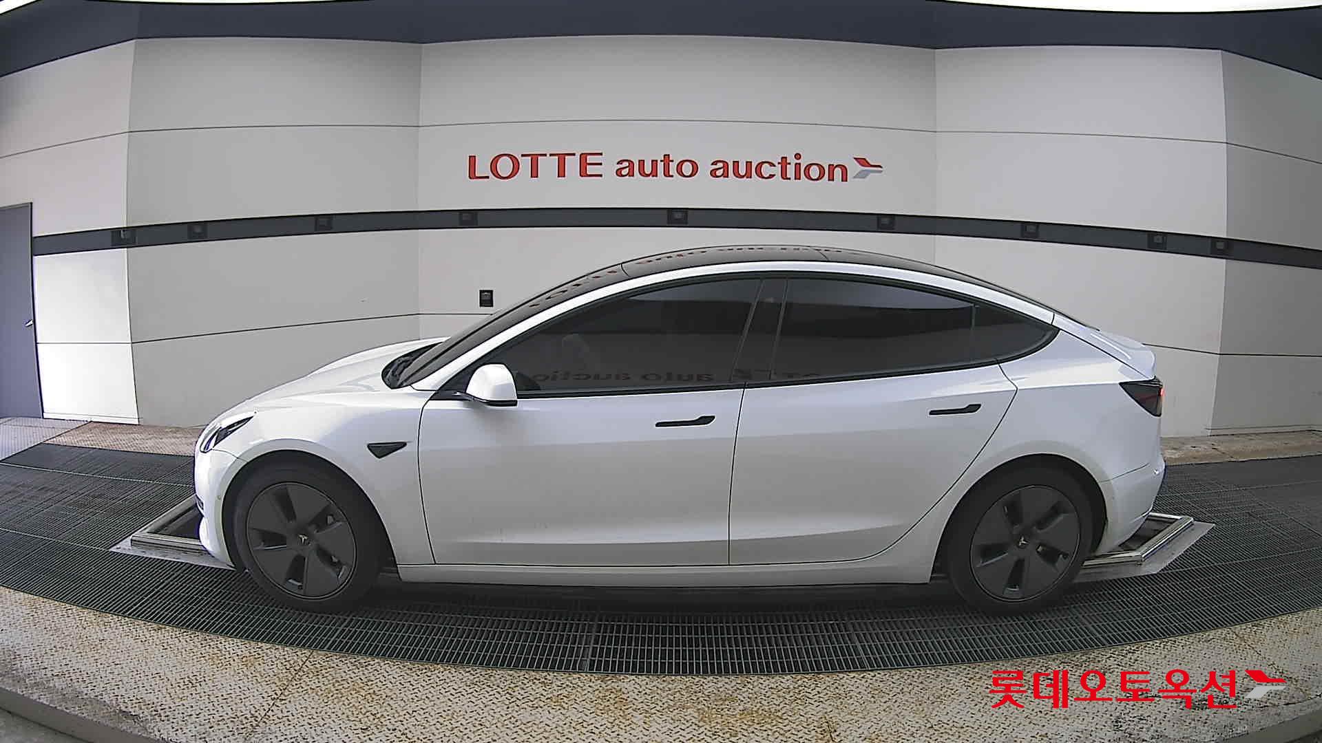TESLA Model 3 - 13
