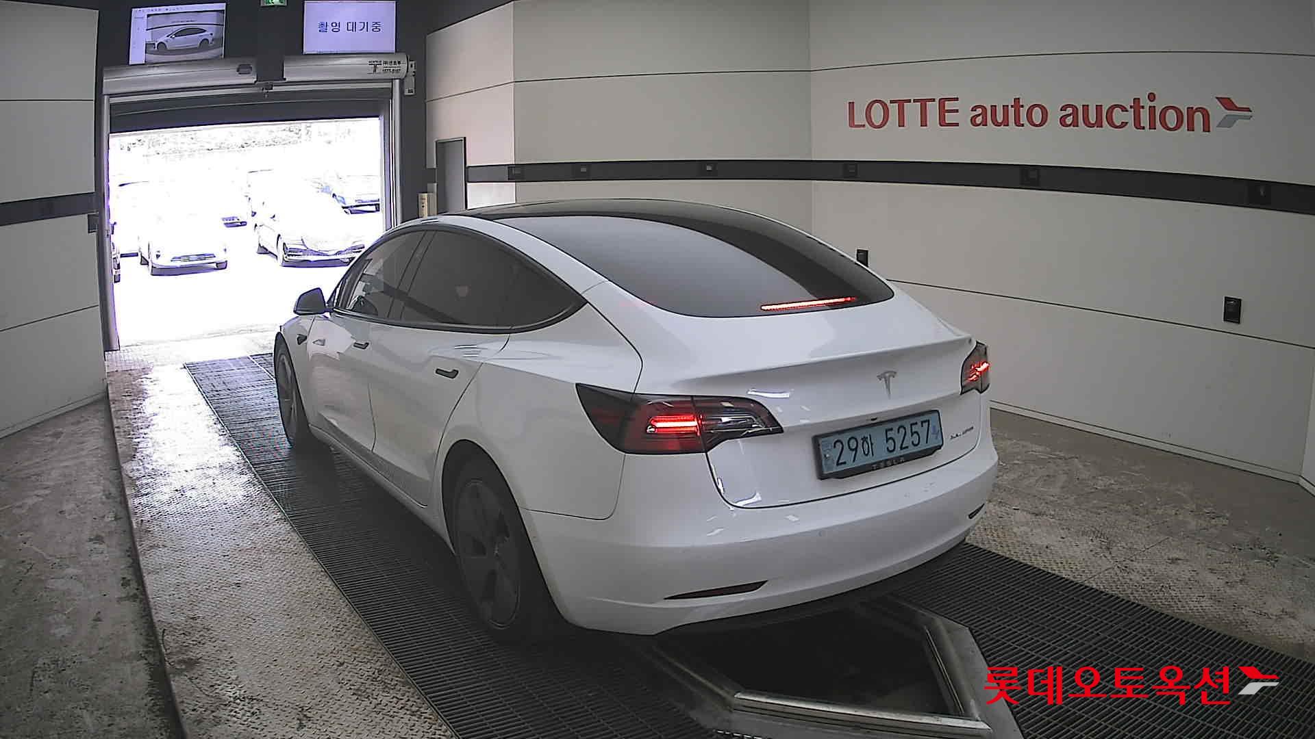 TESLA Model 3 - 16