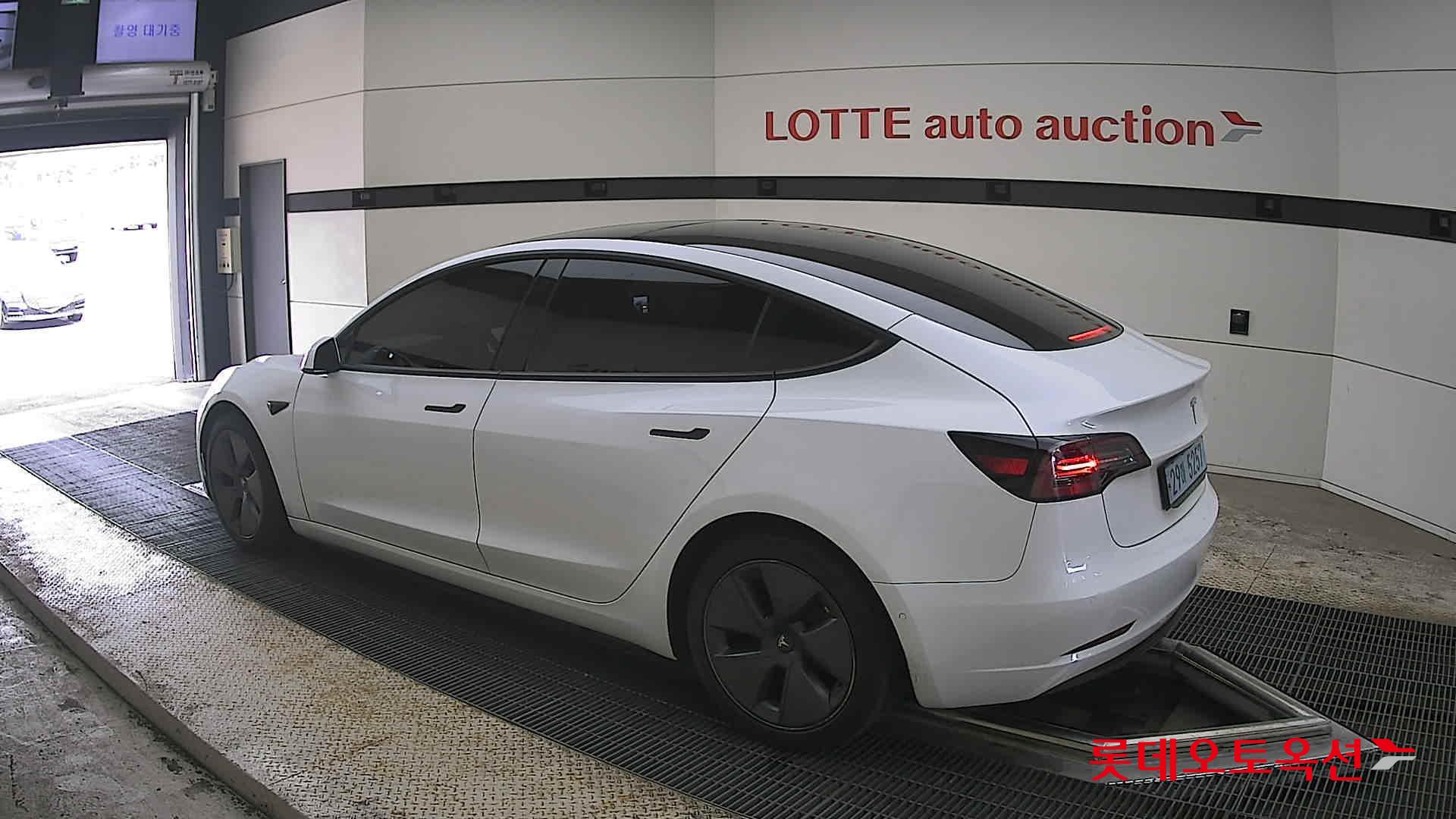 TESLA Model 3 - 15