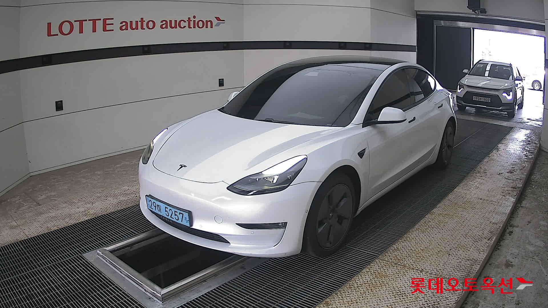 TESLA Model 3 - 3