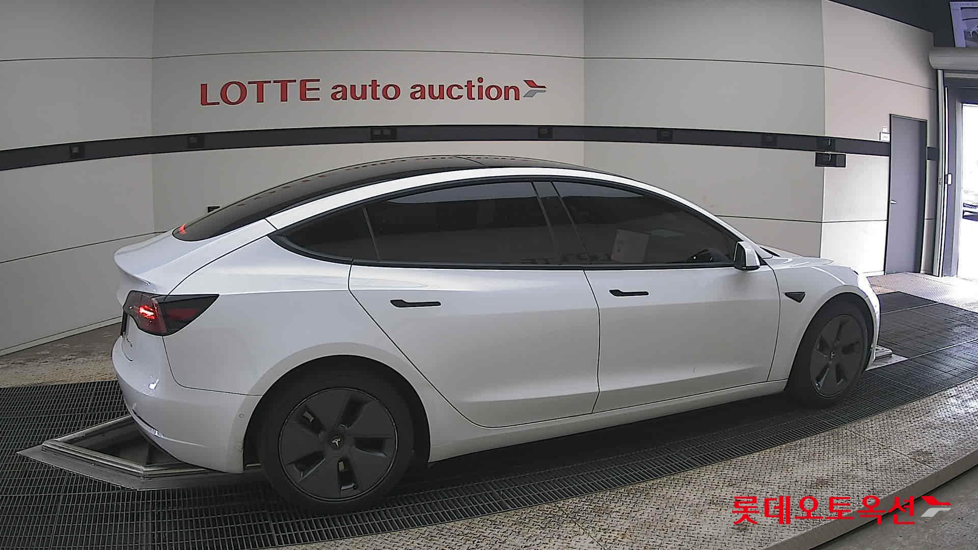 TESLA Model 3 - 20
