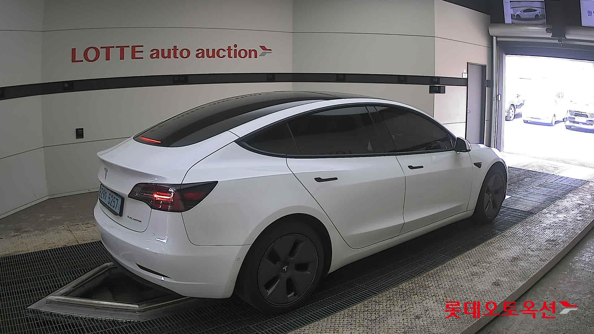 TESLA Model 3 - 19