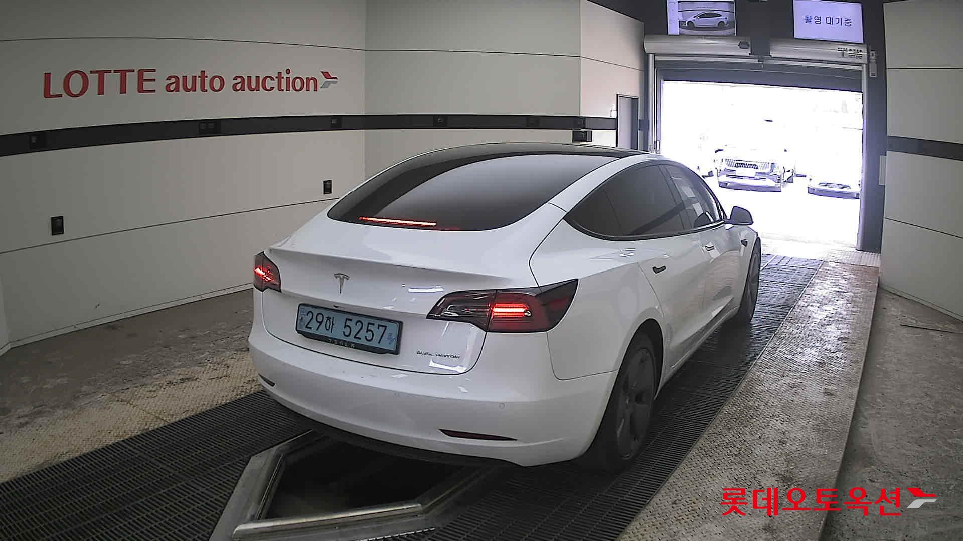 TESLA Model 3 - 18