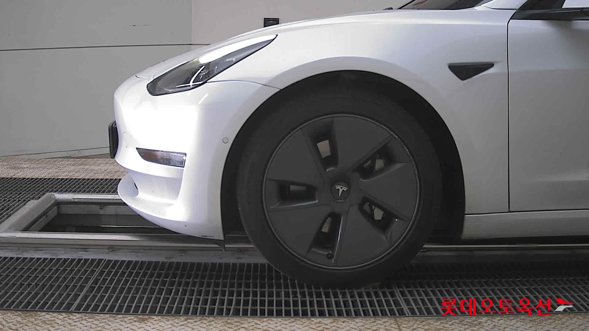 TESLA Model 3 - 25