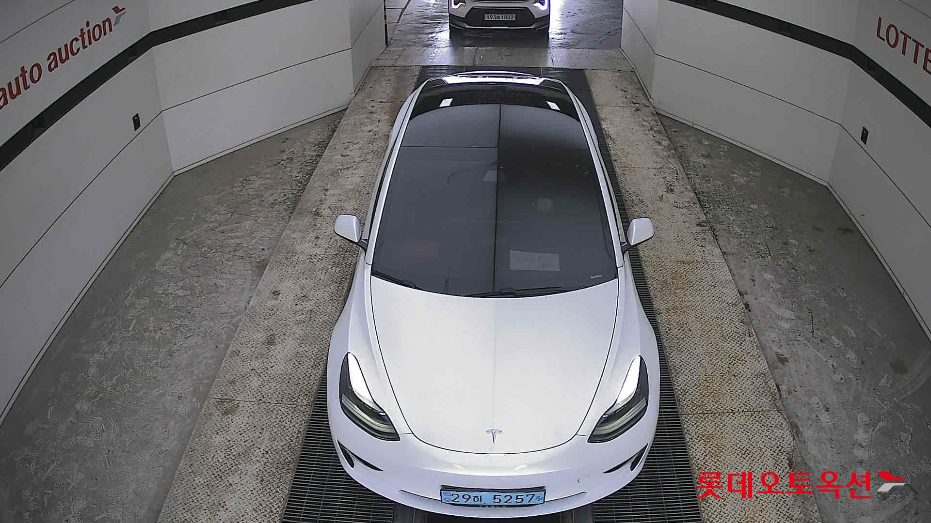 TESLA Model 3 - 7