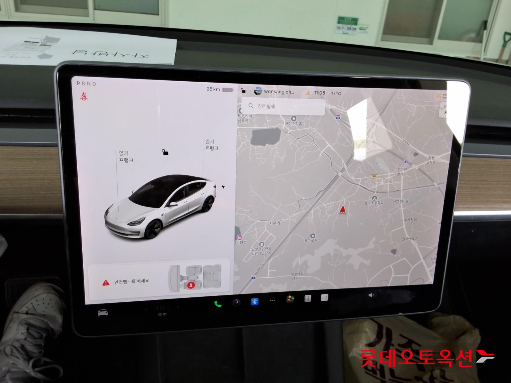 TESLA Model 3 - 32