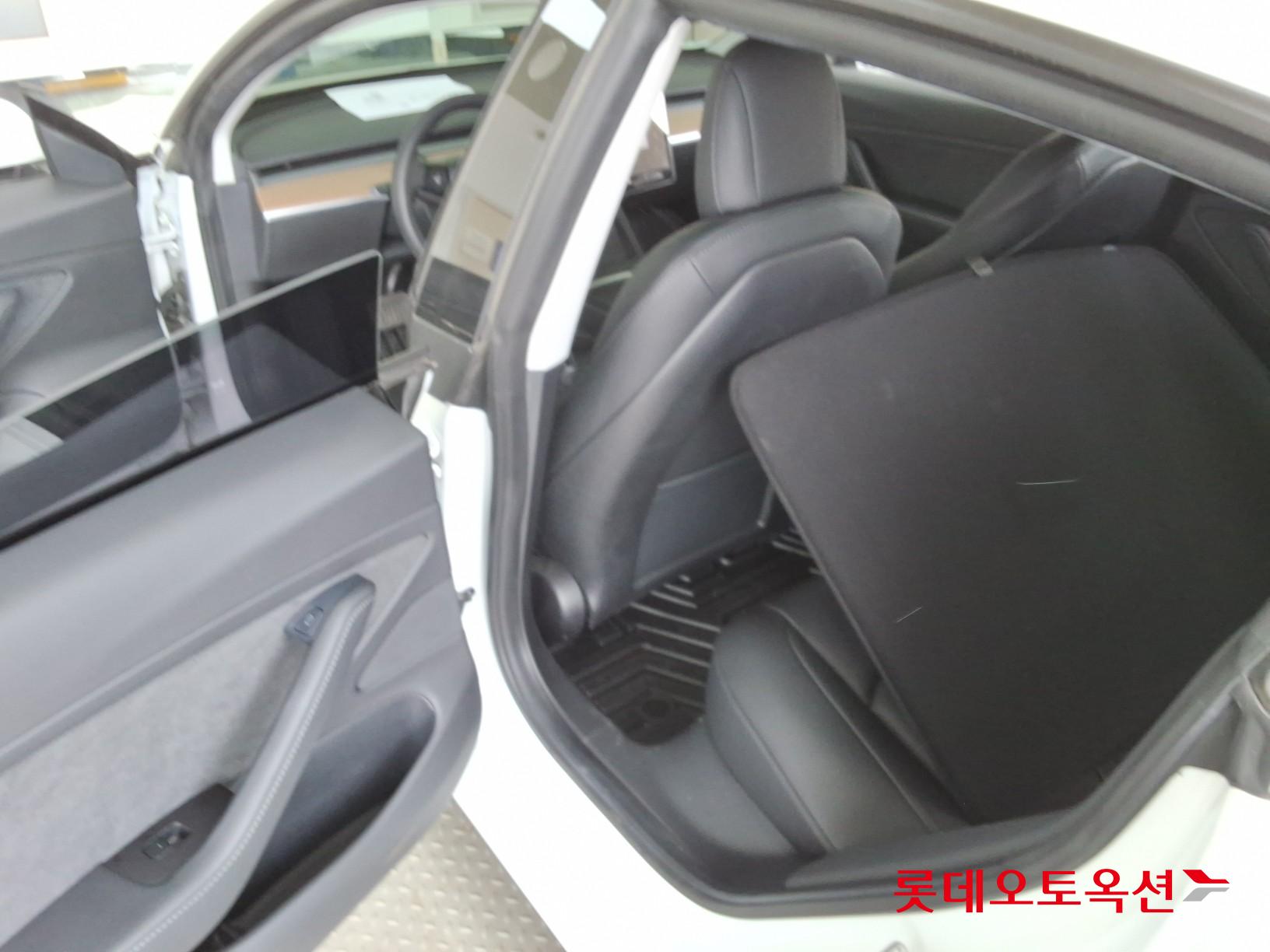 TESLA Model 3 - 37
