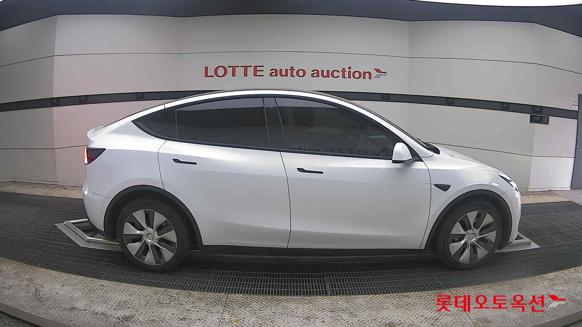 Tesla Model Y Long Range 2022 - Image 21