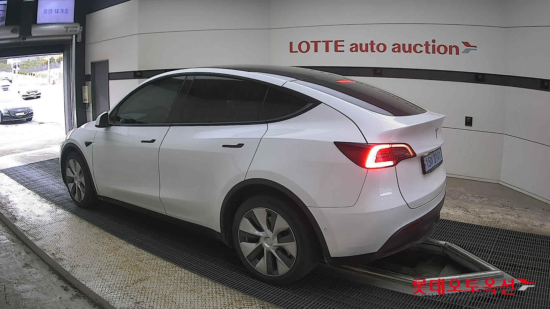 Tesla Model Y Long Range 2022 - Image 15