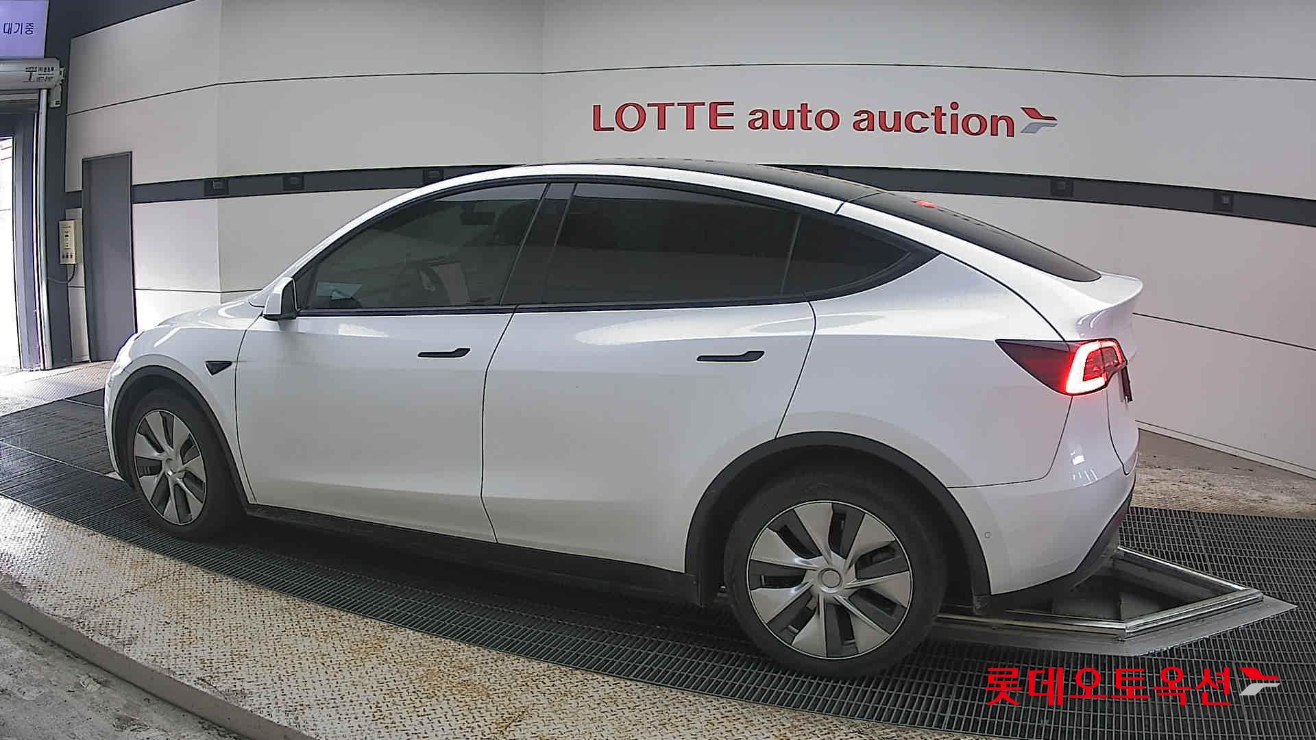 Tesla Model Y Long Range 2022 - Image 14