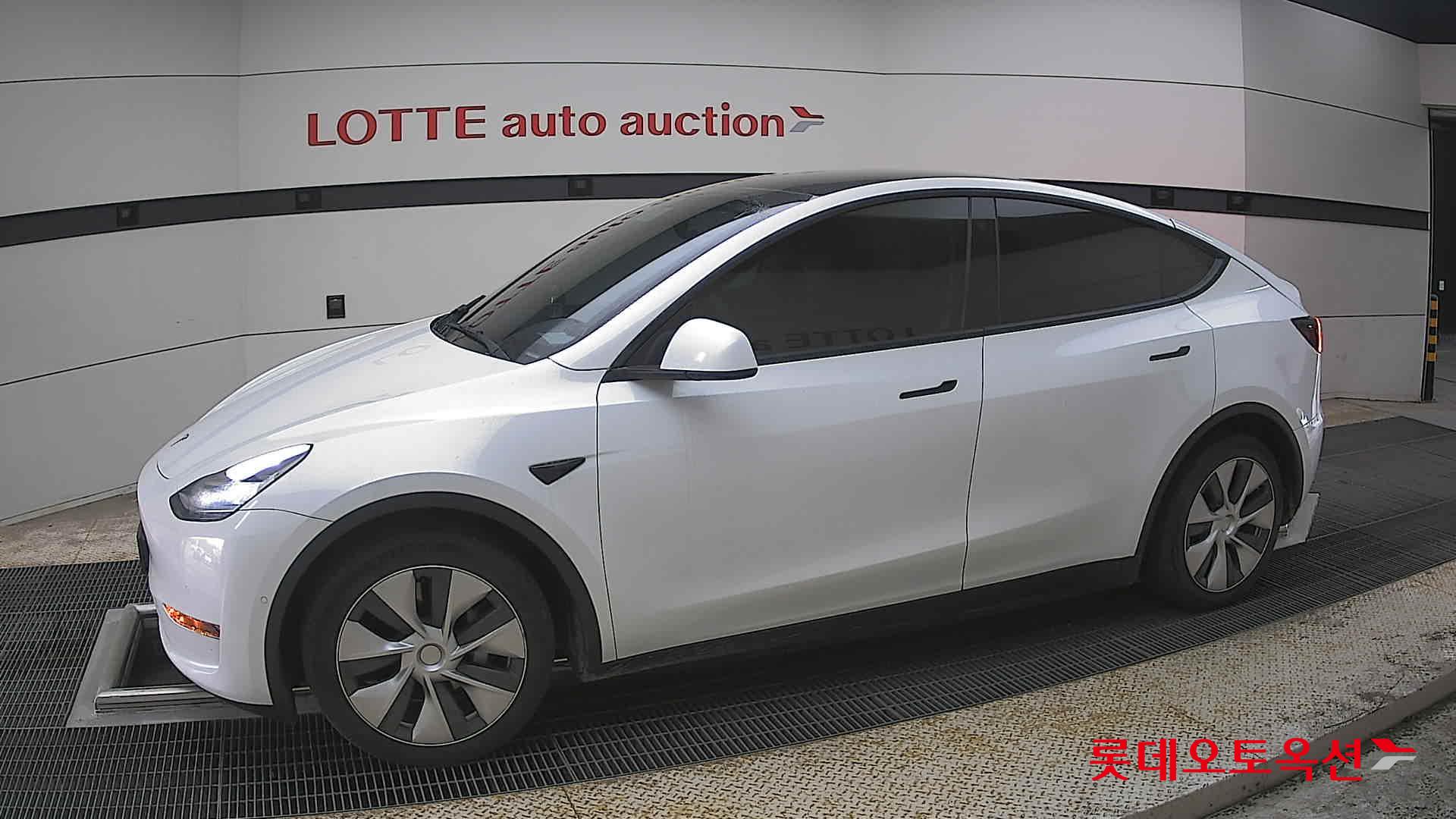 Tesla Model Y Long Range 2022 - Image 12