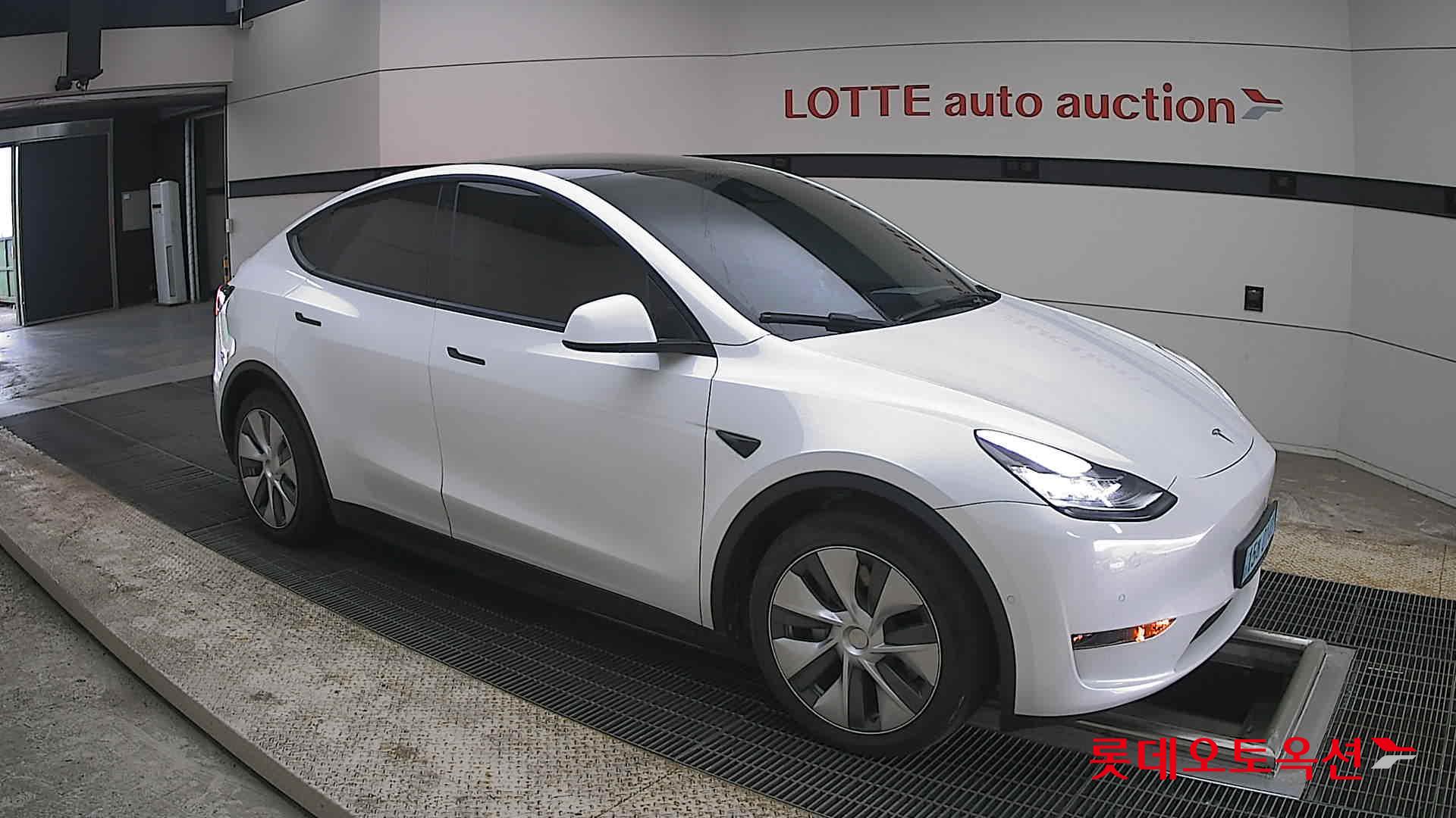 Tesla Model Y Long Range 2022 - Image 23