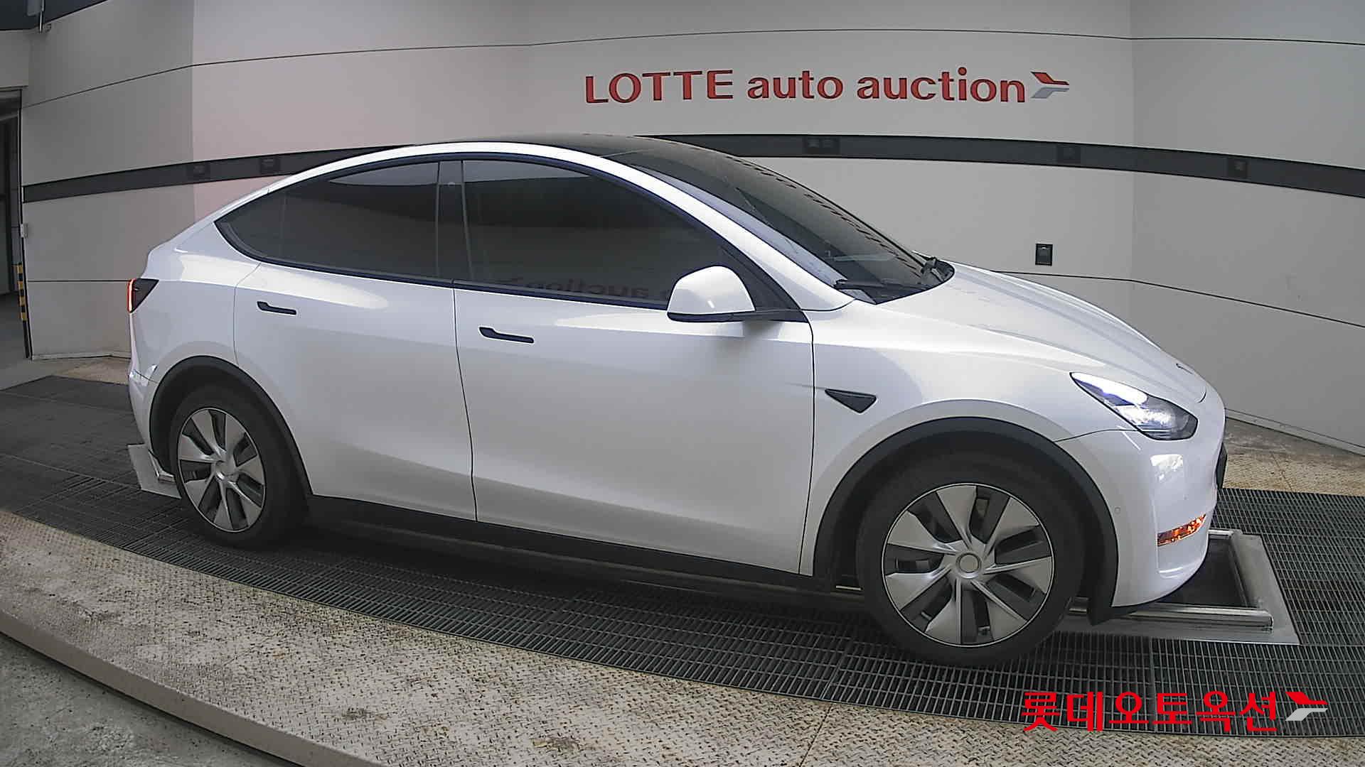 Tesla Model Y Long Range 2022 - Image 22