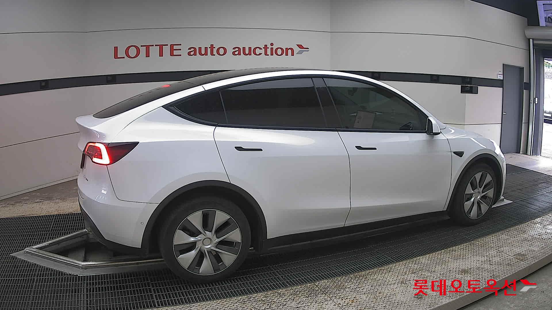 Tesla Model Y Long Range 2022 - Image 20