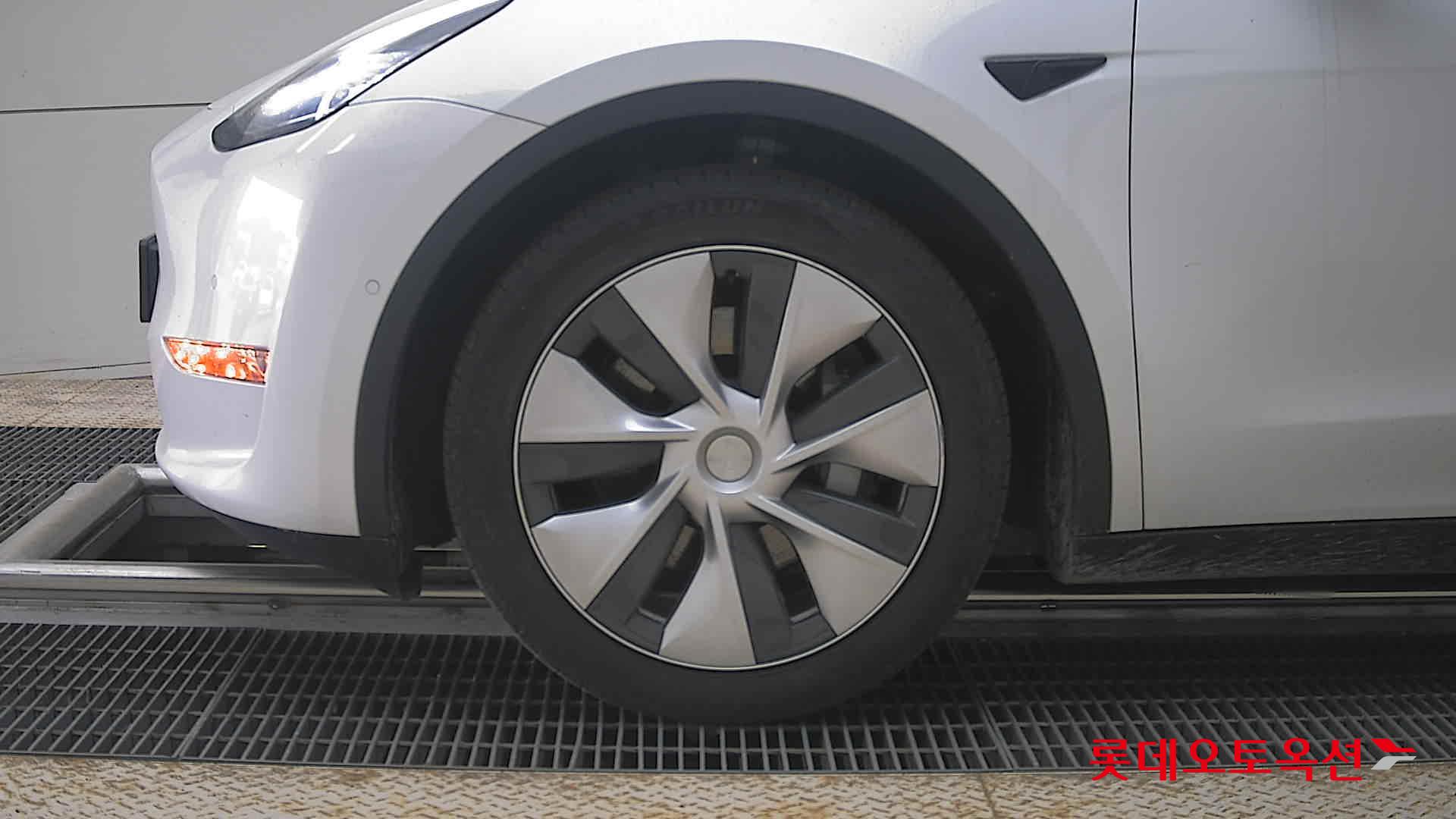 Tesla Model Y Long Range 2022 - Image 25