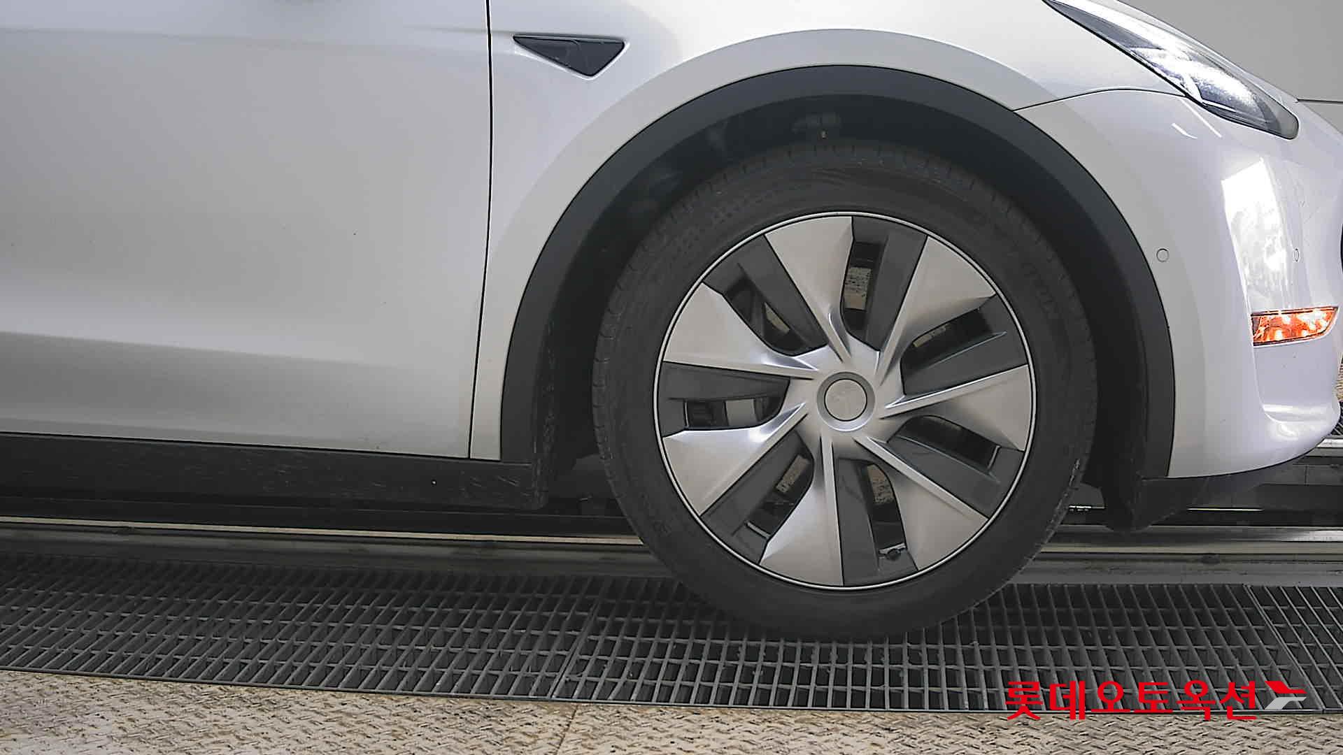 Tesla Model Y Long Range 2022 - Image 27