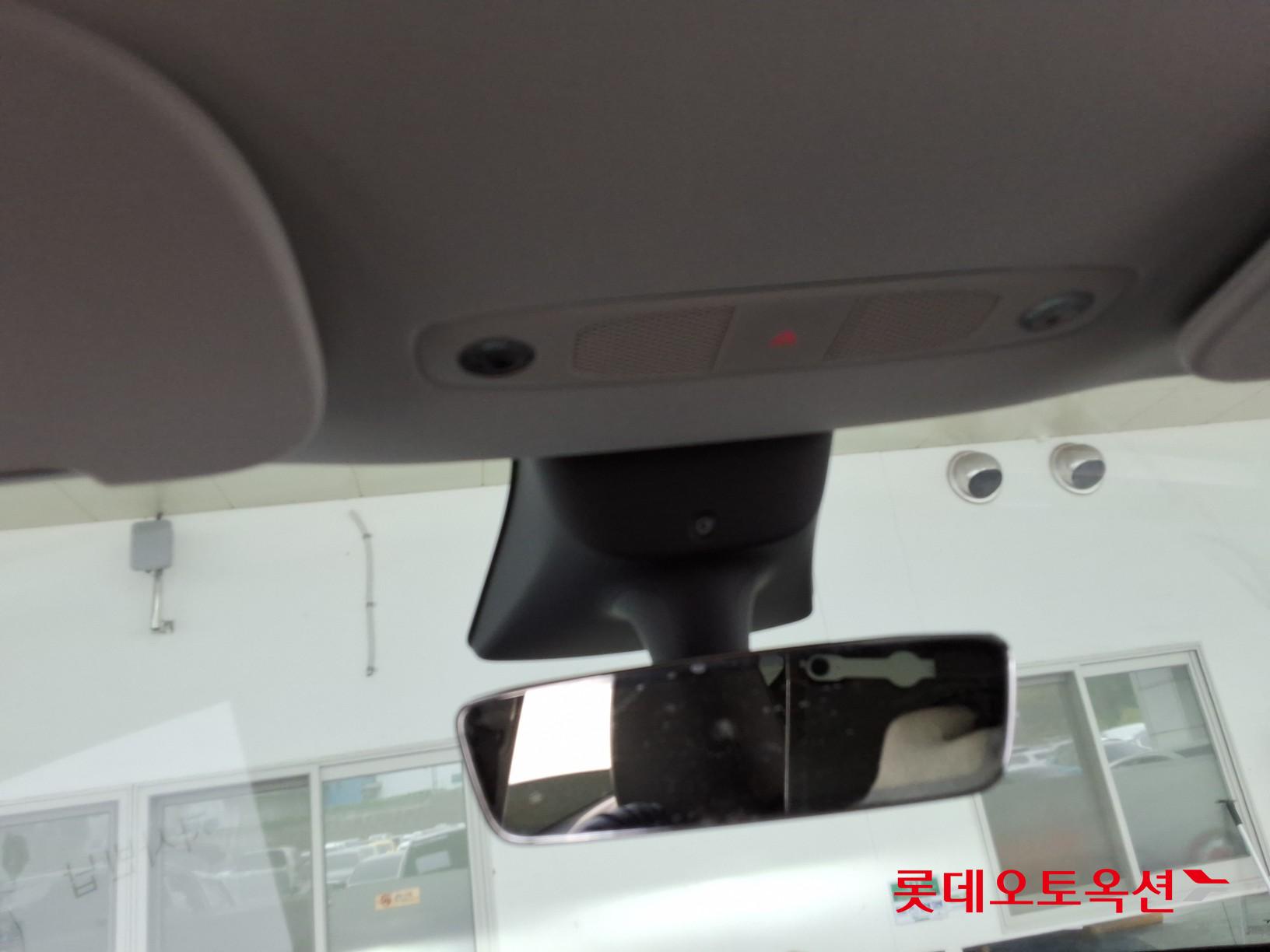 Tesla Model Y Long Range 2022 - Image 34