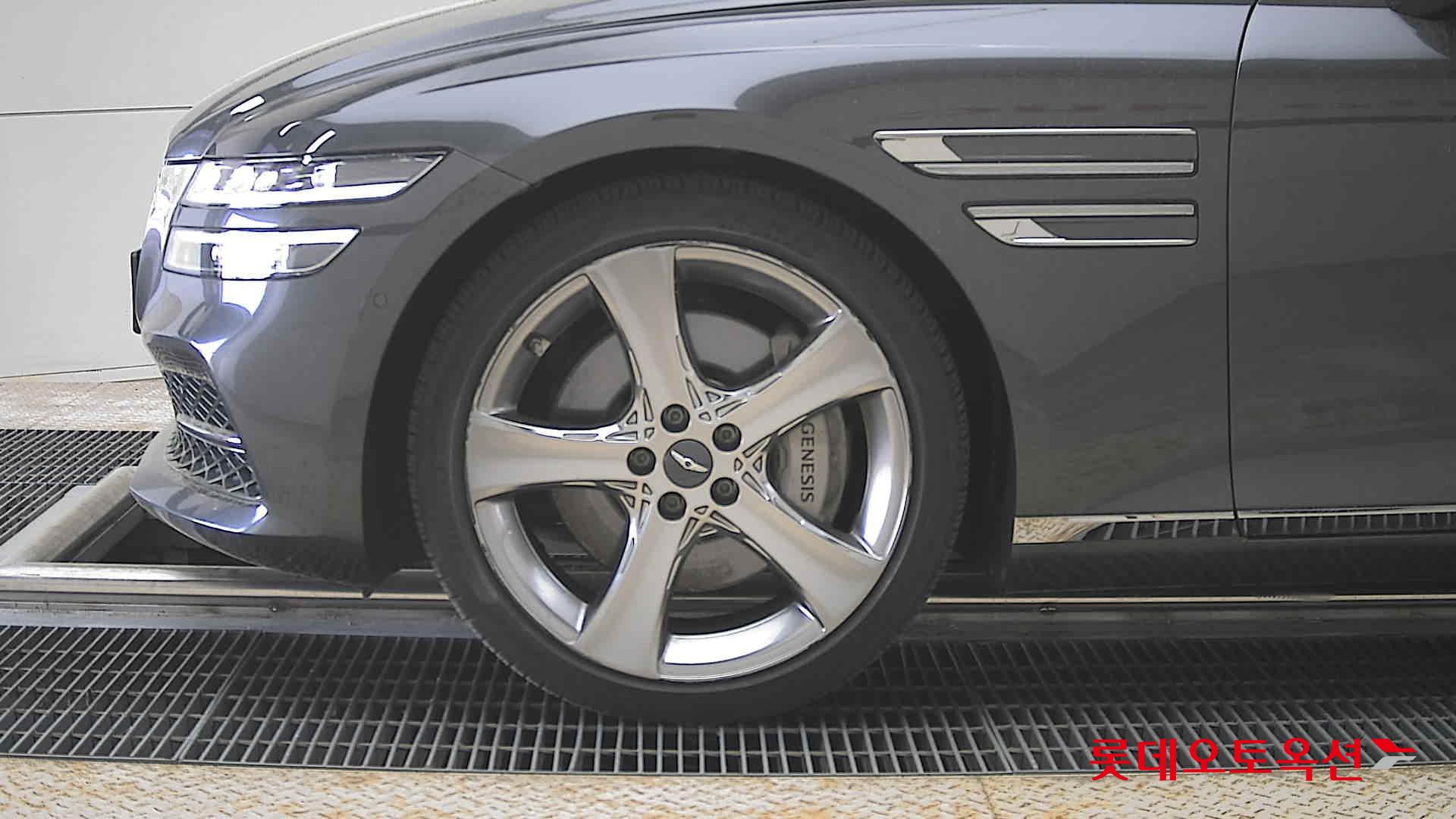 Genesis G80 - 25