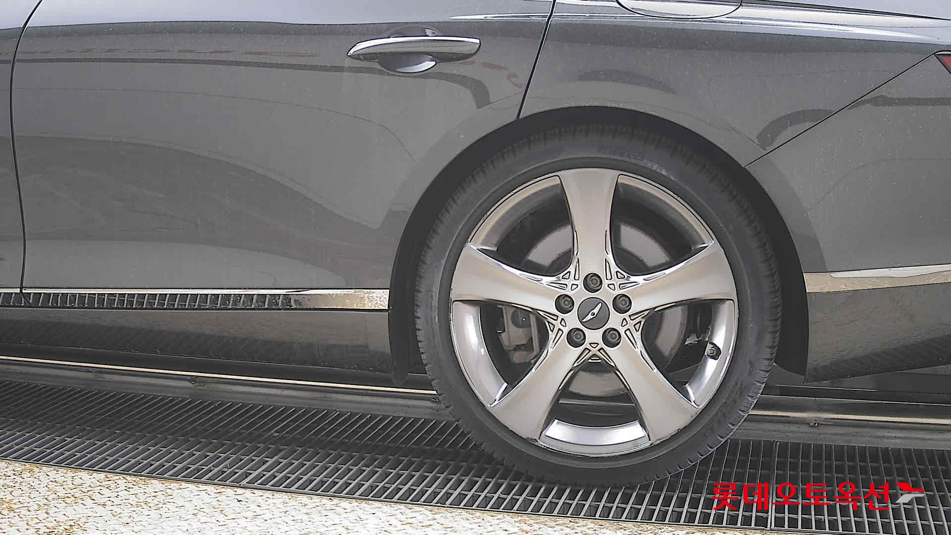 Genesis G80 - 26