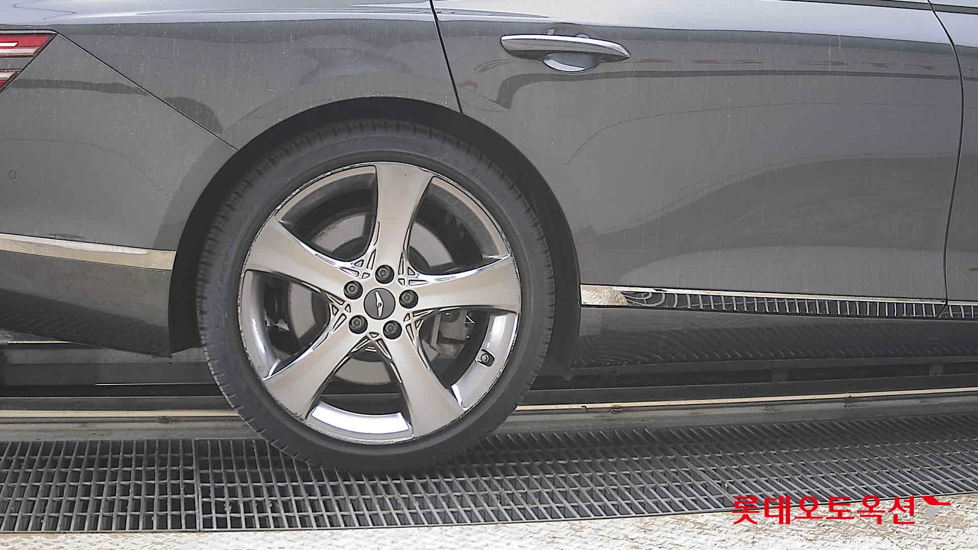 Genesis G80 - 28
