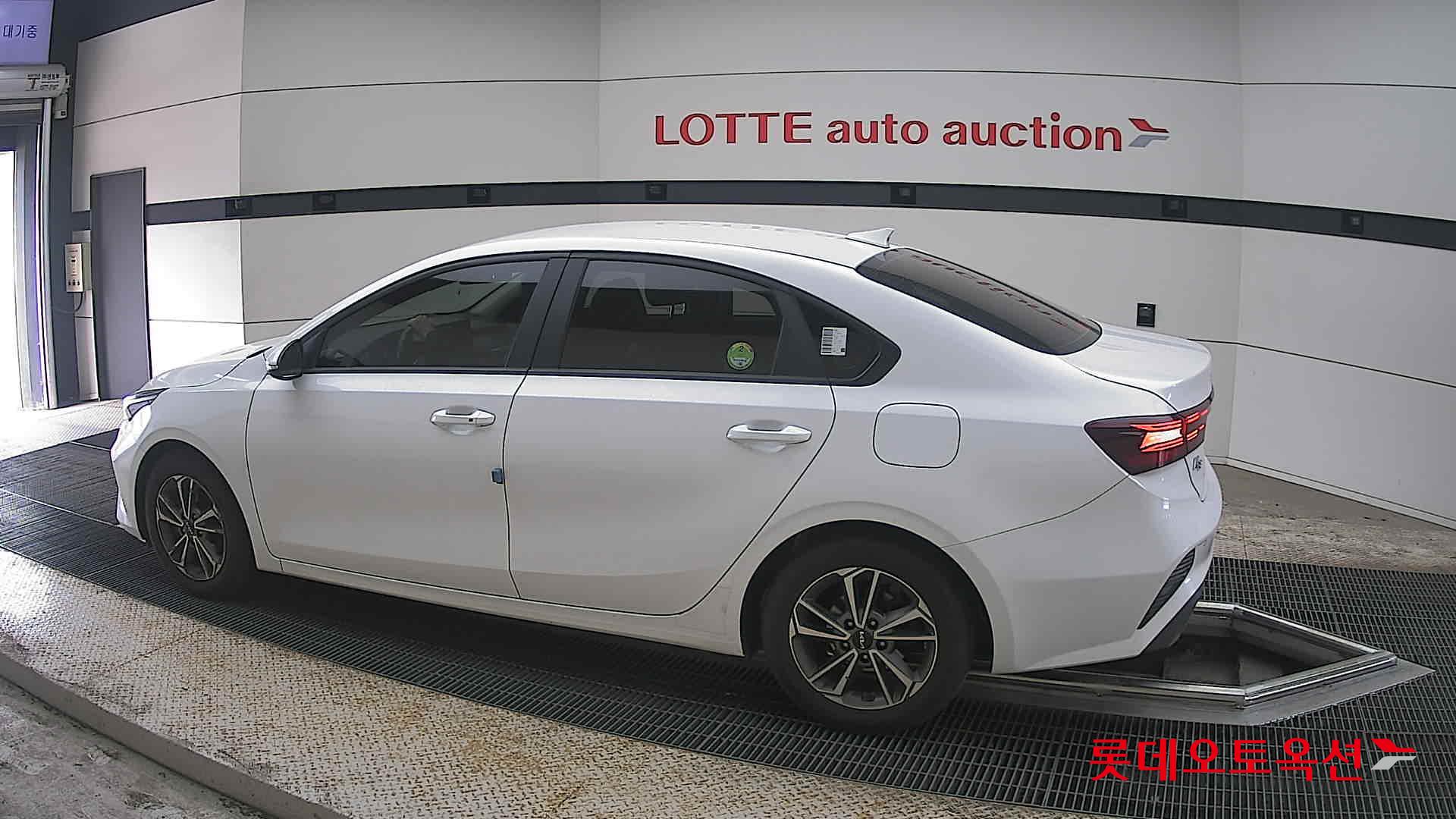 Kia K3 2022 - Image 14