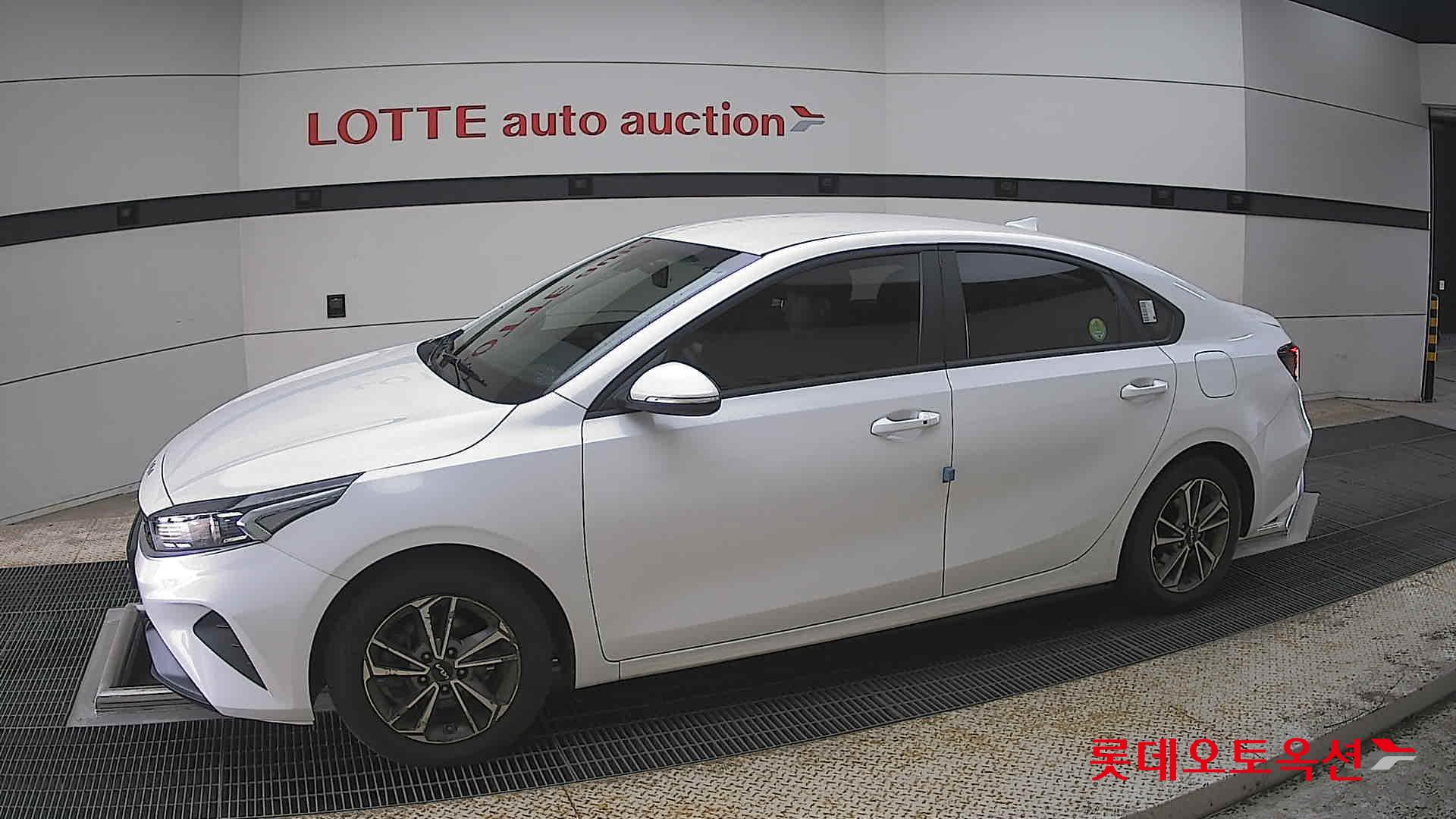 Kia K3 2022 - Image 12