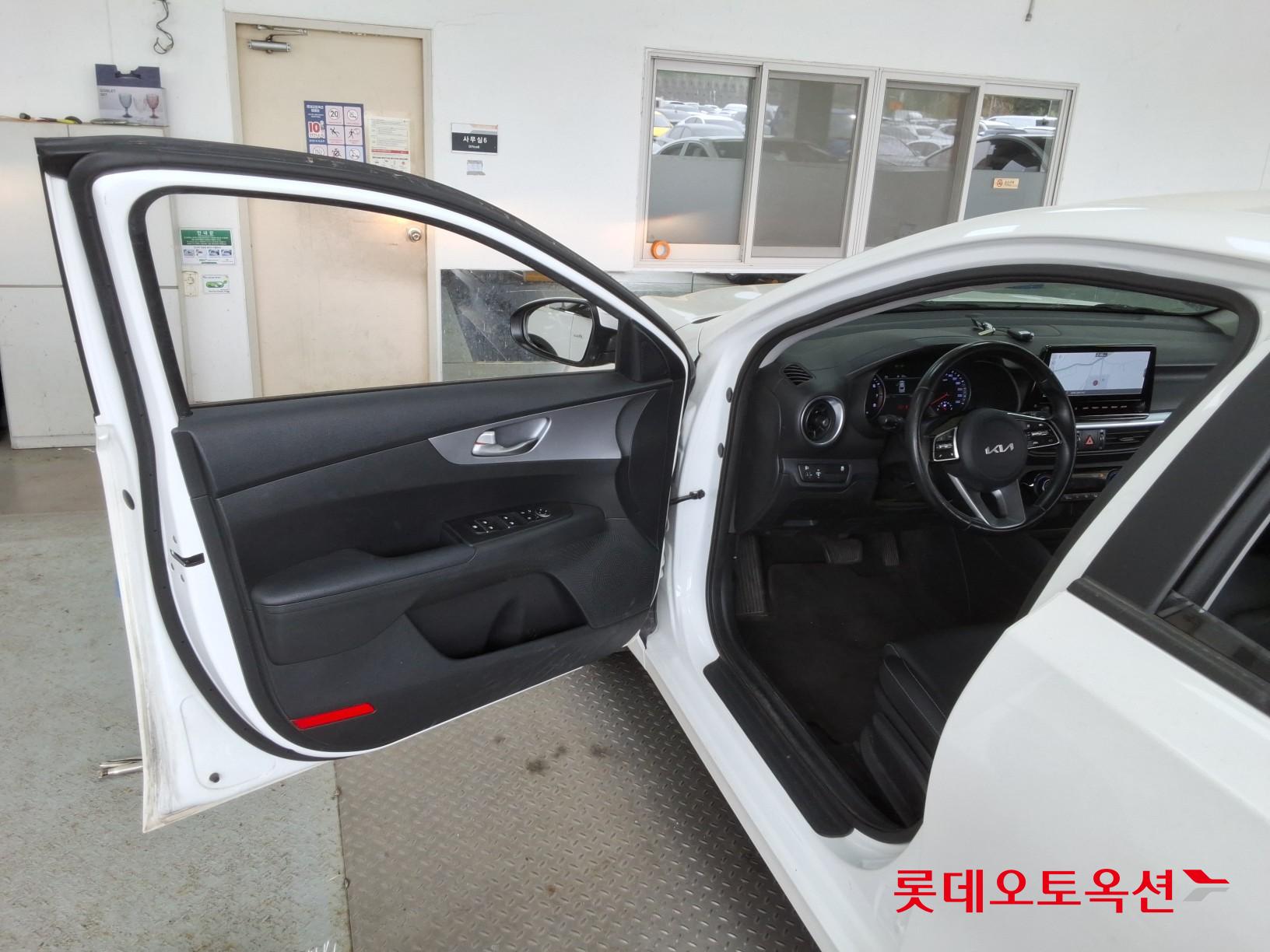 Kia K3 2022 - Image 36