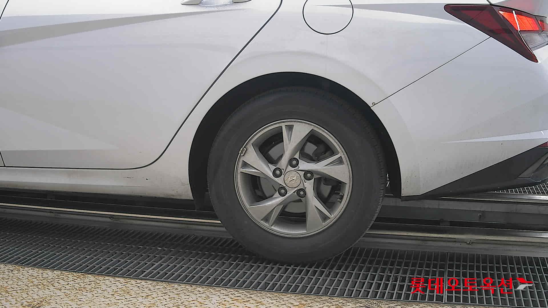 هيونداي إلانترا 2021 - صورة 26